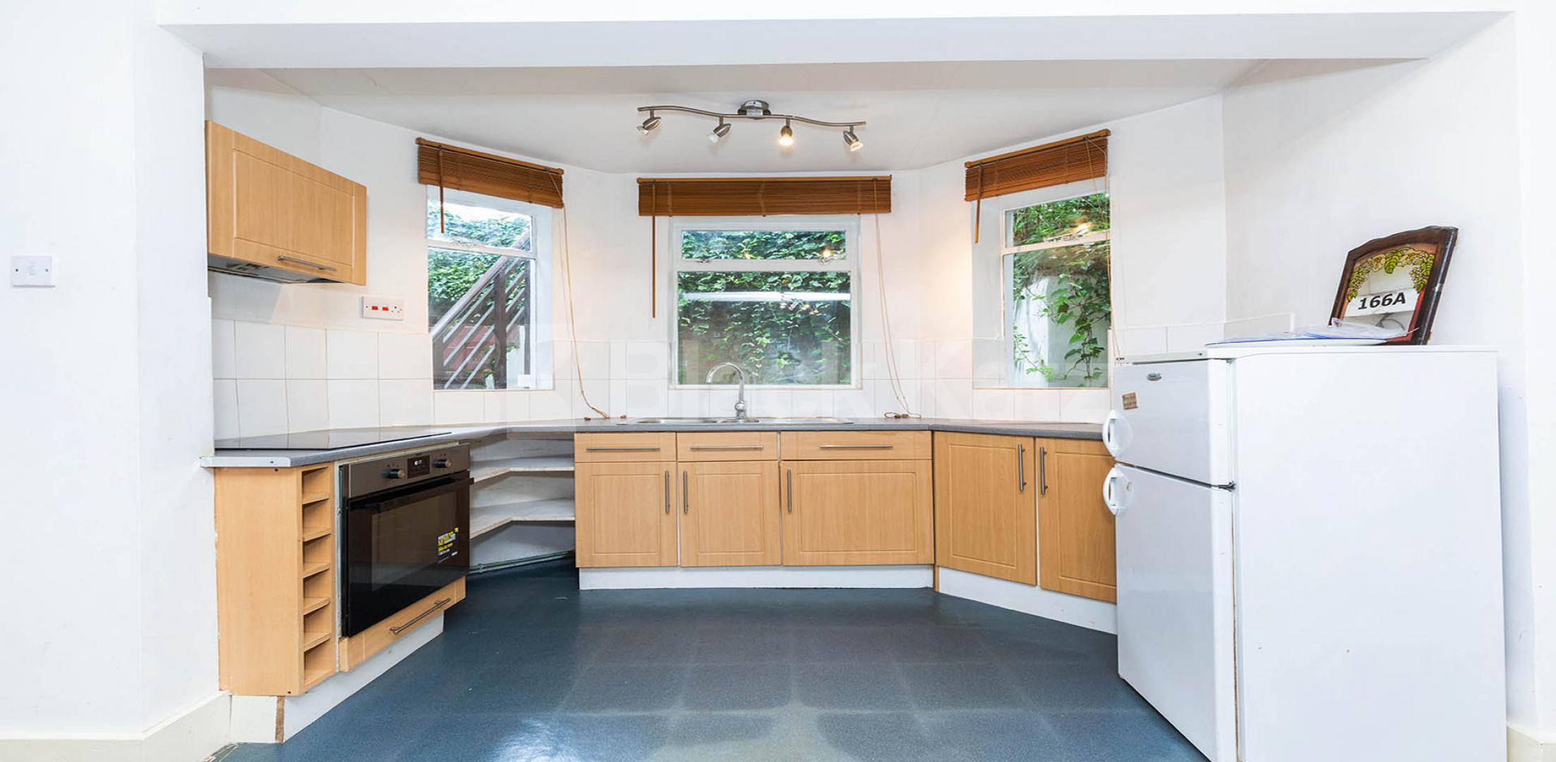 			FANTASTIC SPACIOUS GARDEN FLAT, 1 Bedroom, 1 bath, 1 reception Flat			 Stapleton Hall Road, FINSBURY PARK-STROUD GREEN